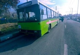 اتوبوس شهری در حال کار