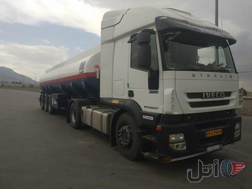 اویکو استرالیس ۴۴۰ به همراه تانکرسوخت شرکت نفتی