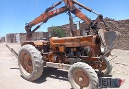 تراکتور رومانی با بیل اطلس