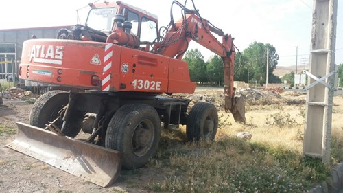 بیل مکانیکی اطلس ۳۰۲